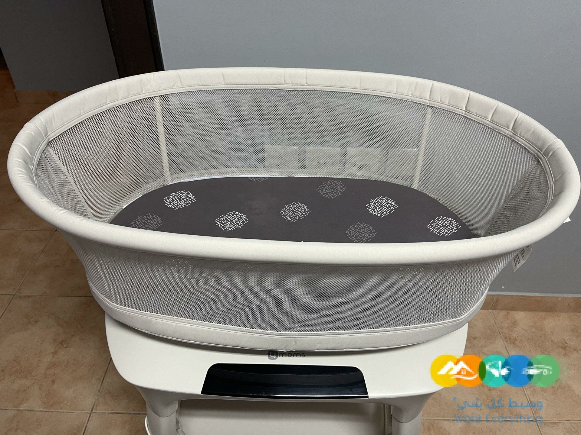 سرير اطفال هزاز ماركة 4moms