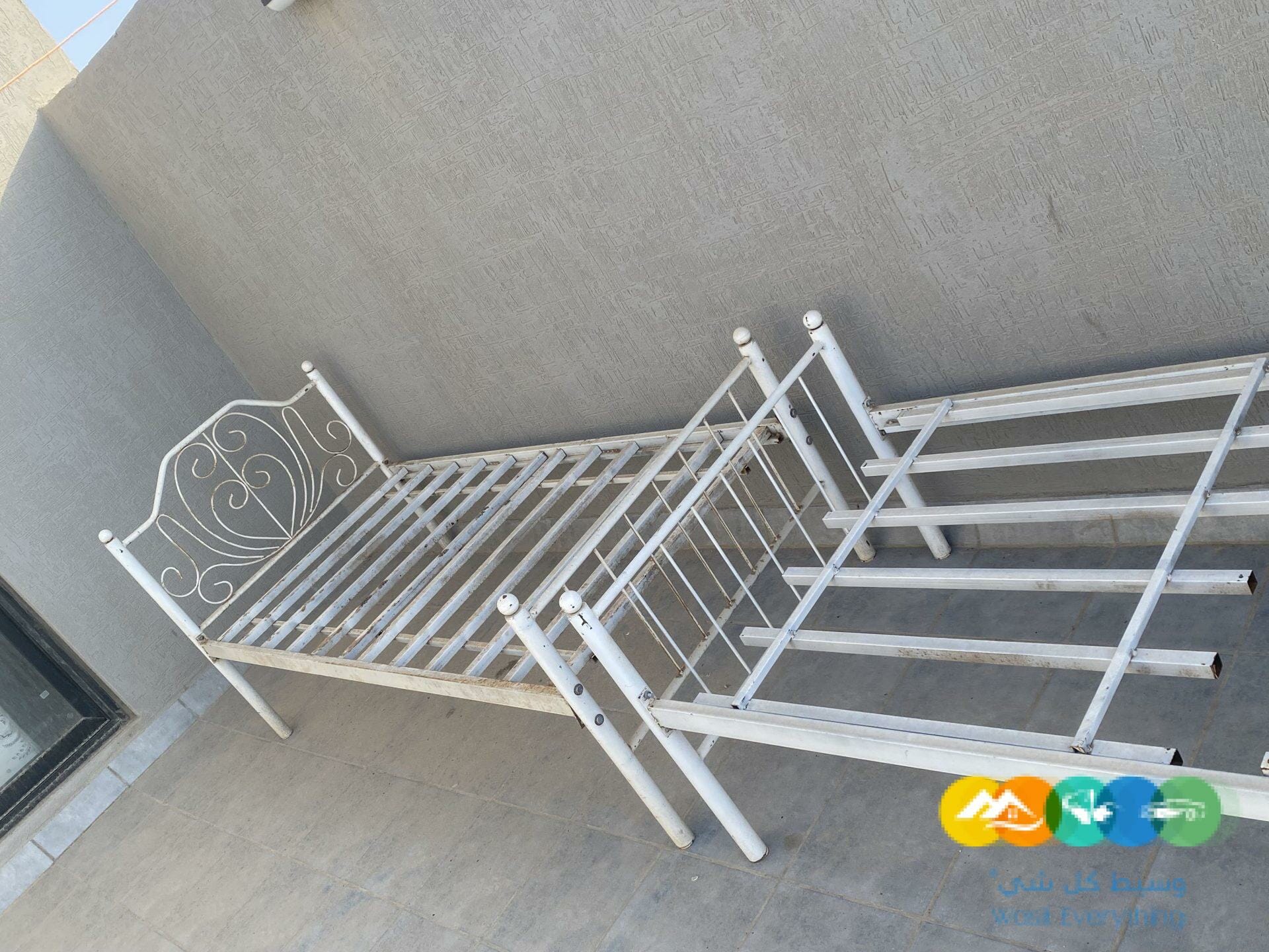 سريرين حديد للبيع