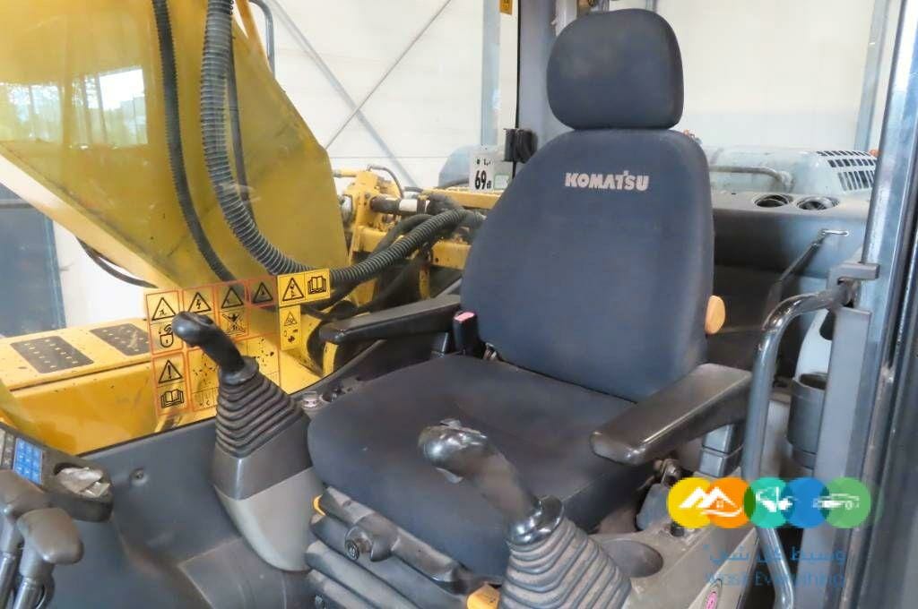 حفار كوماتسو PC210LC-8 للبيع