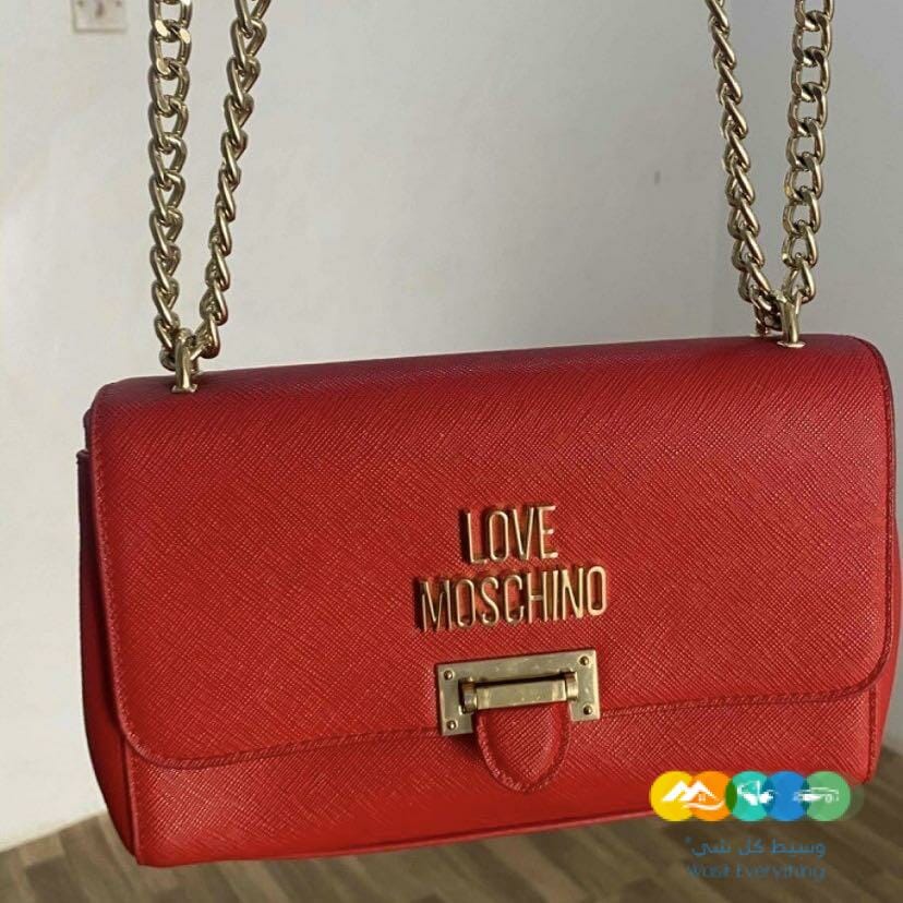 شنطة لوف موسكينو حمراء