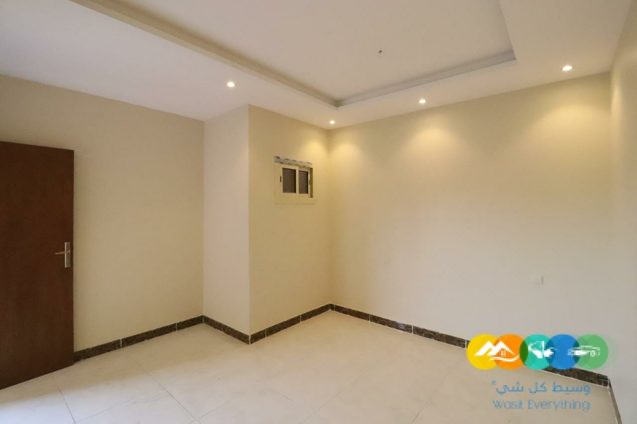 للبيع شقه فاخره 4غرف جديده