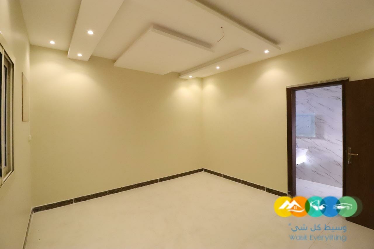 للبيع شقه فاخره 4غرف جديده