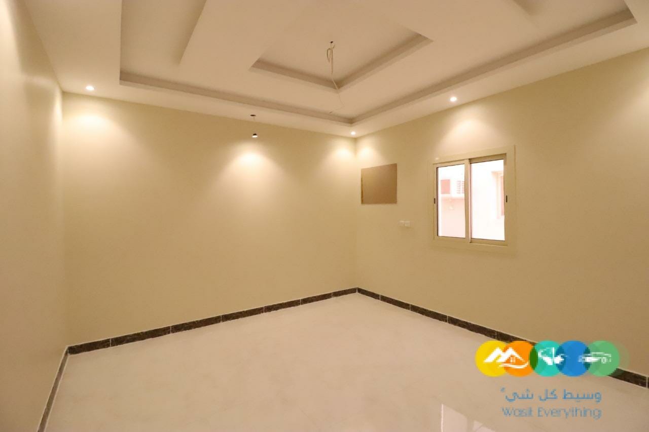 للبيع شقه فاخره 4غرف جديده