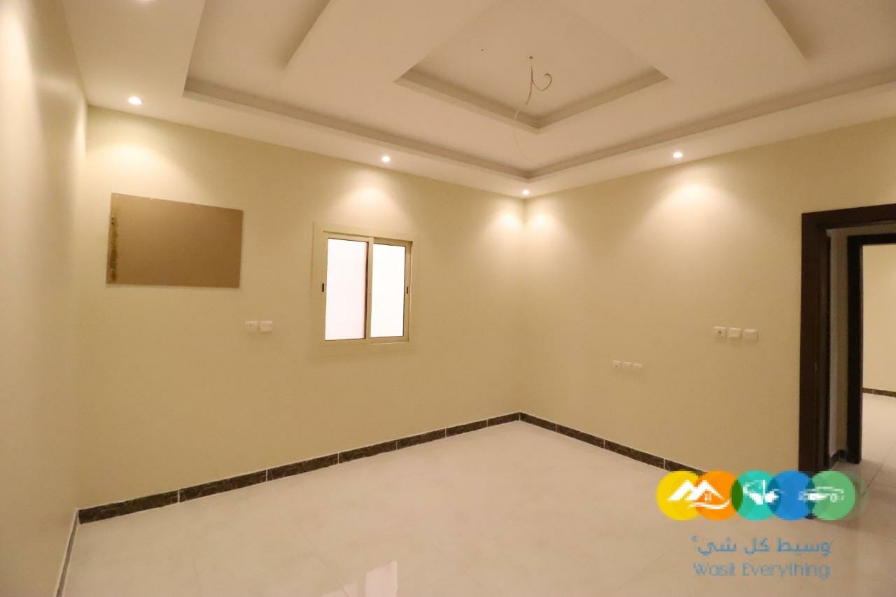 للبيع شقه فاخره 4غرف جديده