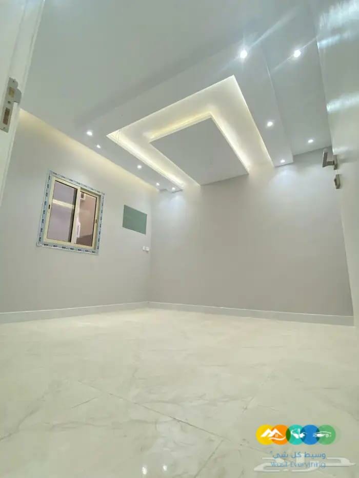 للبيع شقه فاخره 4غرف جديده