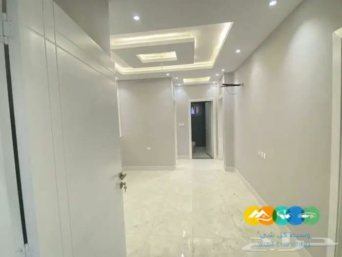 للبيع شقه فاخره 4غرف جديده