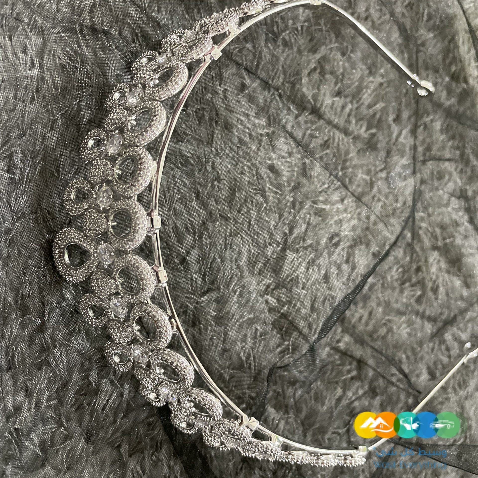 فستان زفاف جميل وانيق جداً