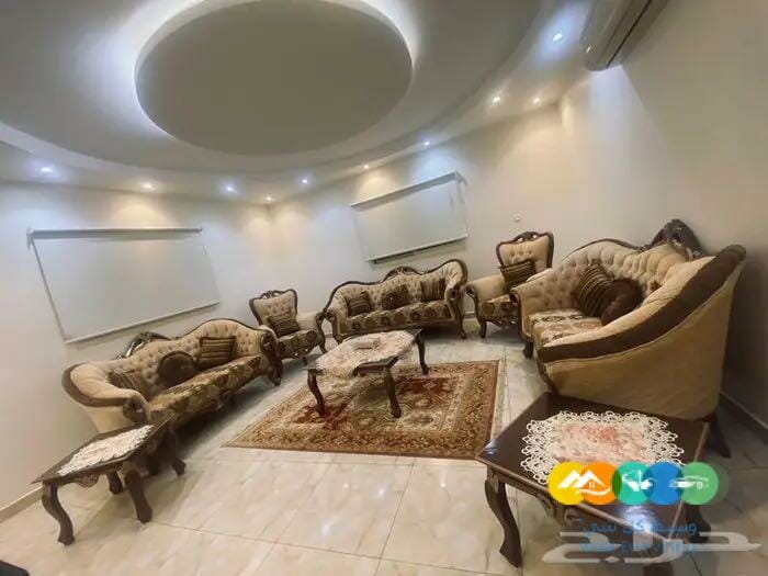 كنب + ٣ طاولات + ستارة