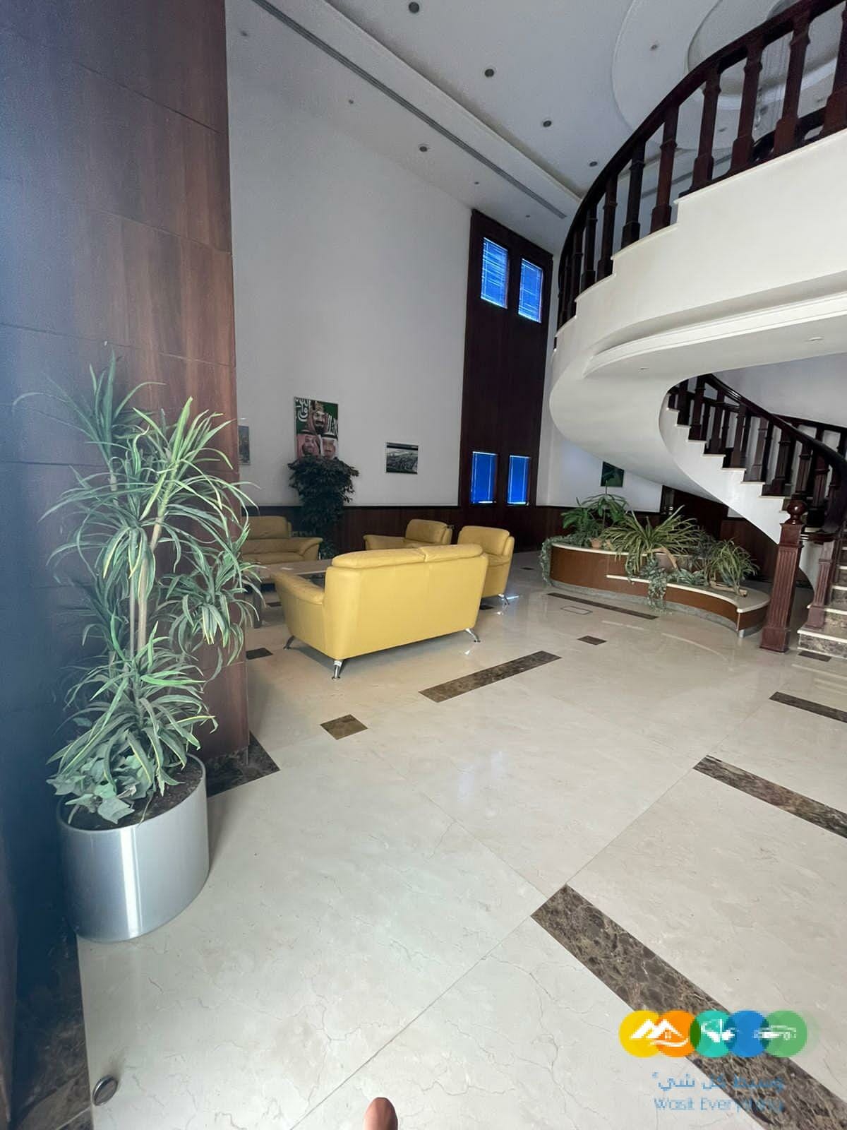 مكاتب مؤثثة للتاجير