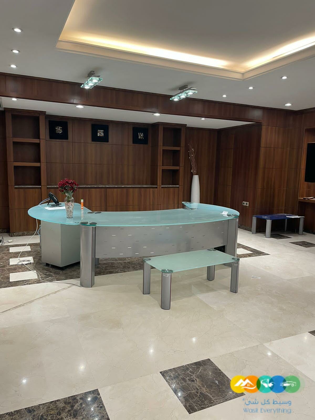 مكاتب مؤثثة للتاجير