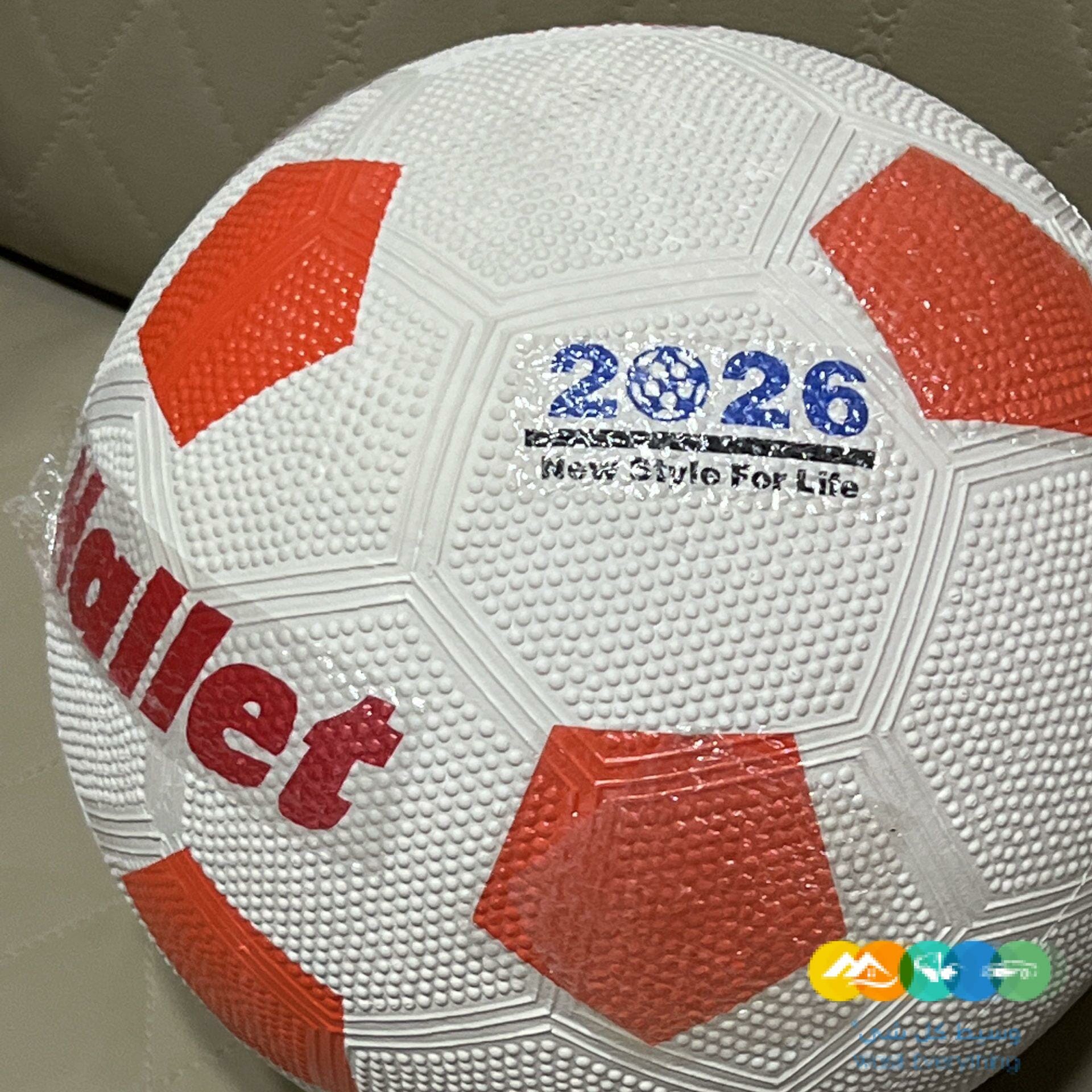 متوفر كرة قدم رقم 4