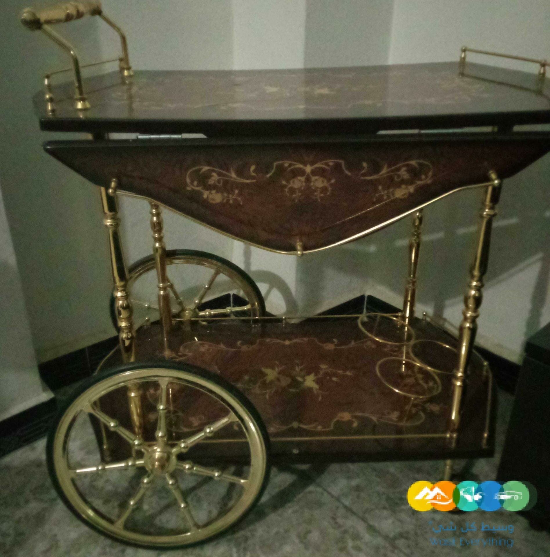 للبيع طاولة تقديمات