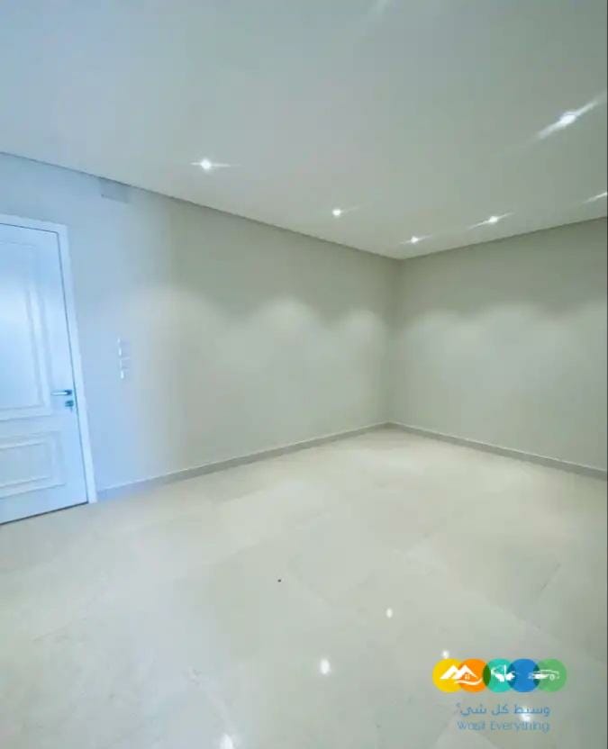 فلل على شارعين للبيع والتمليك