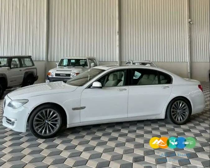 بي ام 2009 حجم 740 / تم البيع