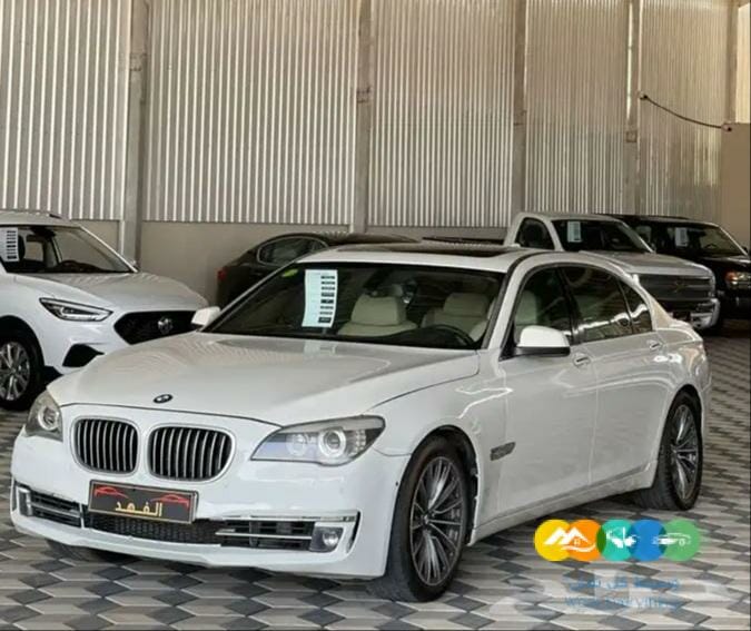 بي ام 2009 حجم 740 / تم البيع