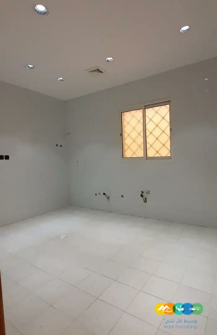 دور ارضي مؤسس لشقق مستخدم