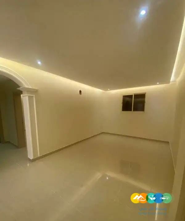 شقة دور ارضي مدخلين 125 متر