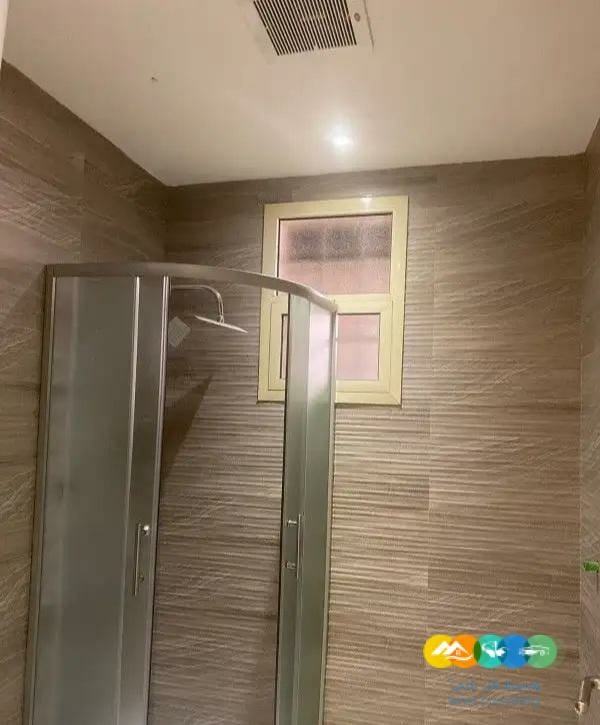 شقة دور ارضي مدخلين 125 متر