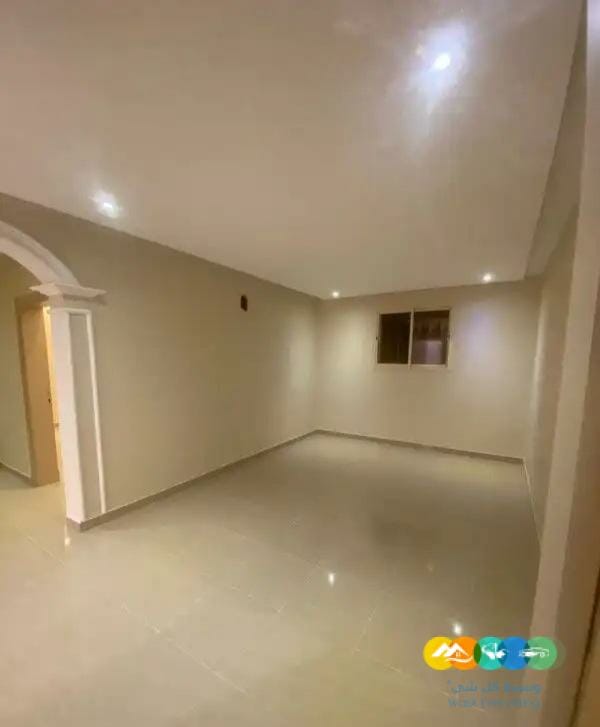 شقة دور ارضي مدخلين 125 متر