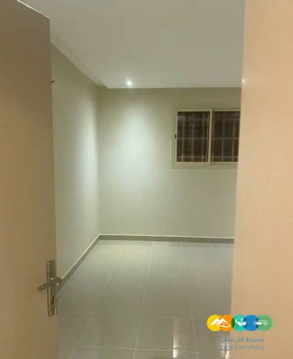 شقة دور ارضي مدخلين 125 متر