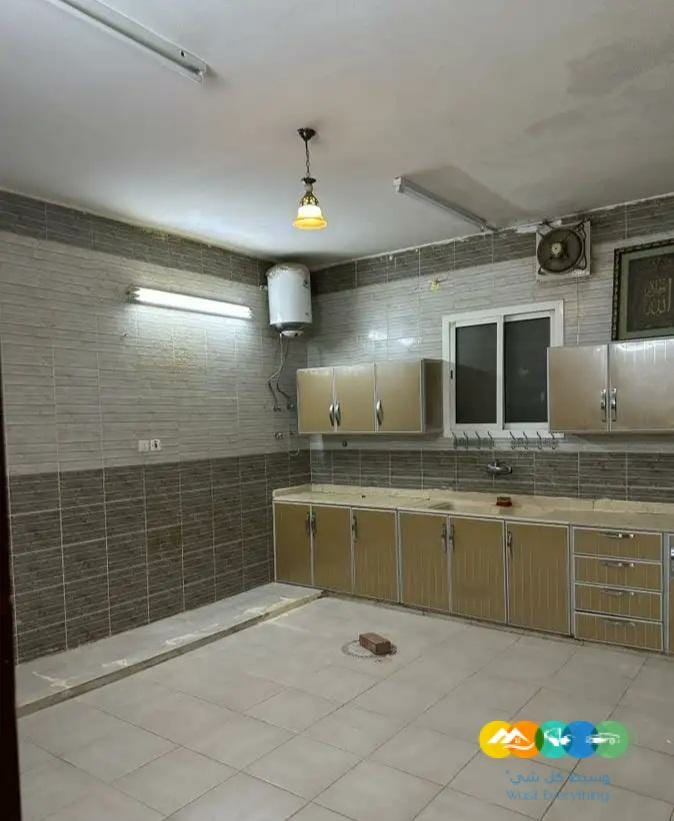 للايجار دور ارضي م400 طويق