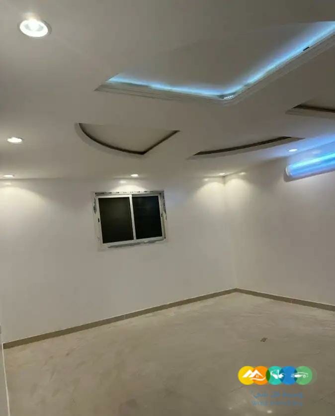 للايجار دور ارضي م400 طويق