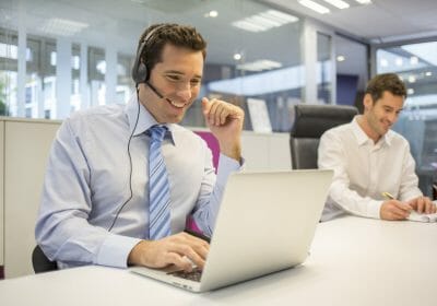 -موظف-خدمة-العملاء