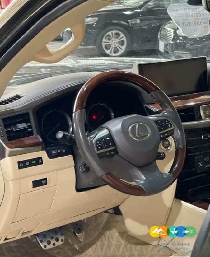 جيب لكزس 2018 (( تم البيع ))