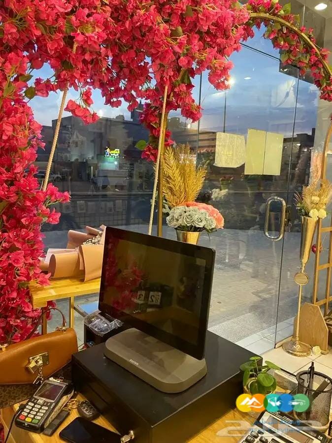 محل ورد ببضاعة متكاملة + منسق