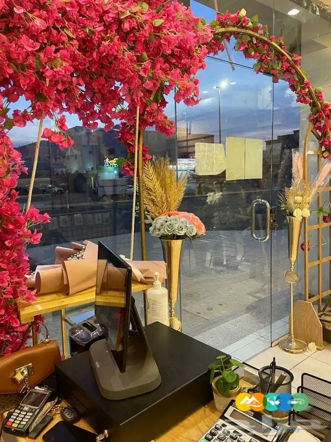 محل ورد ببضاعة متكاملة + منسق