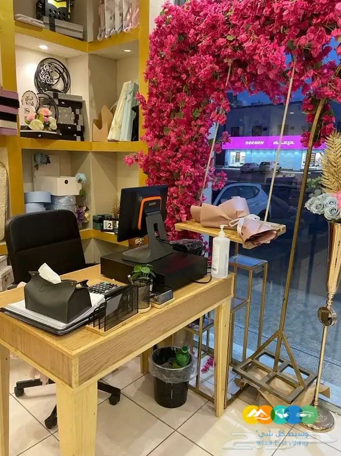 محل ورد ببضاعة متكاملة + منسق