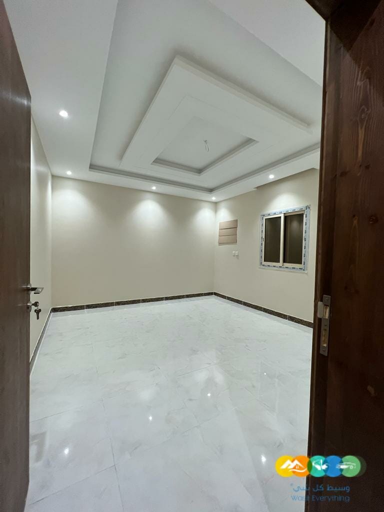 شقة 4 غرف أمامية بمدخلين للبيع