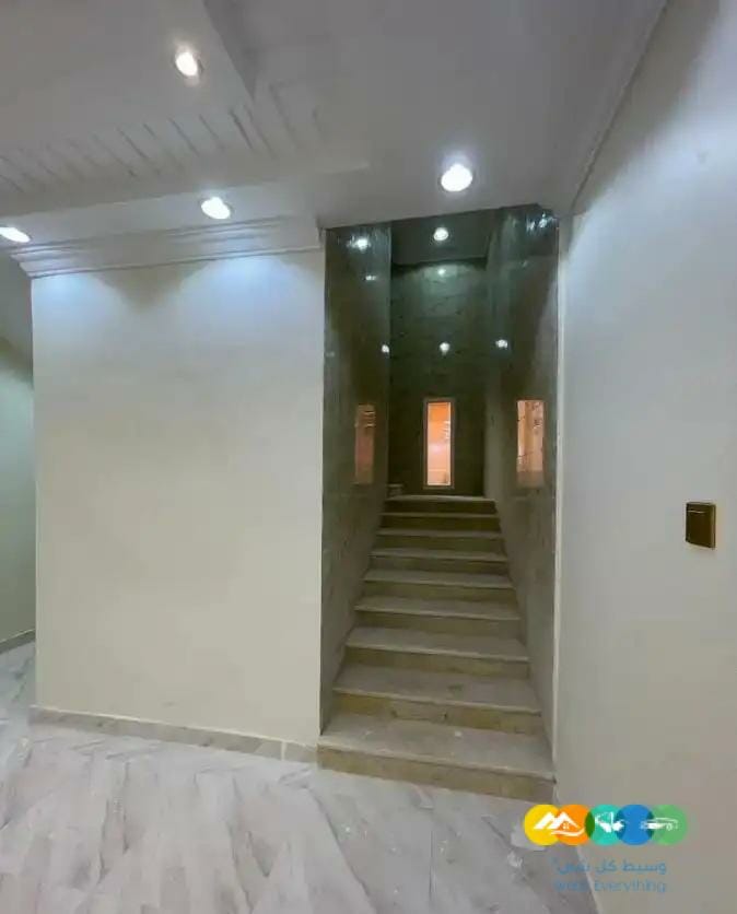 فله للبيع مساحة الارض ٤٥٠ متر