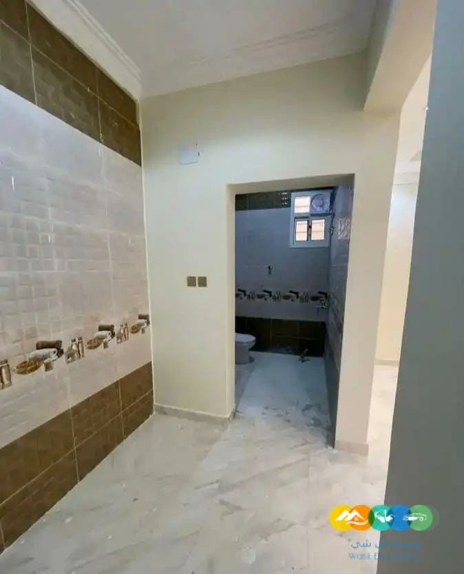 فله للبيع مساحة الارض ٤٥٠ متر