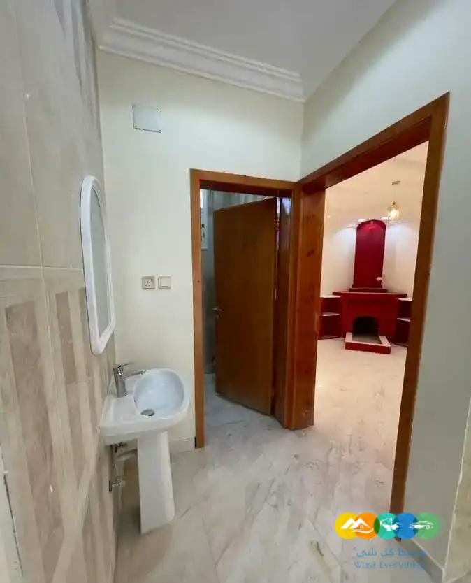 فله للبيع مساحة الارض ٤٥٠ متر