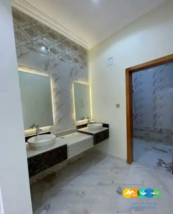 فله للبيع مساحة الارض ٤٥٠ متر