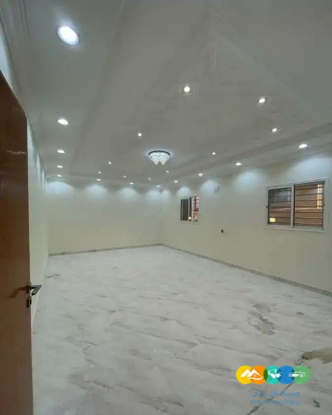 فله للبيع مساحة الارض ٤٥٠ متر