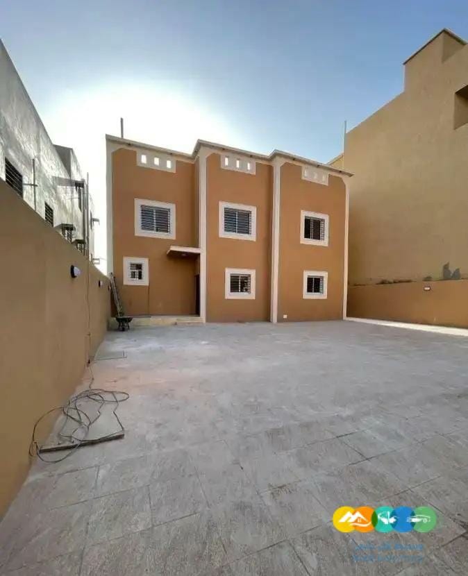 فله للبيع مساحة الارض ٤٥٠ متر