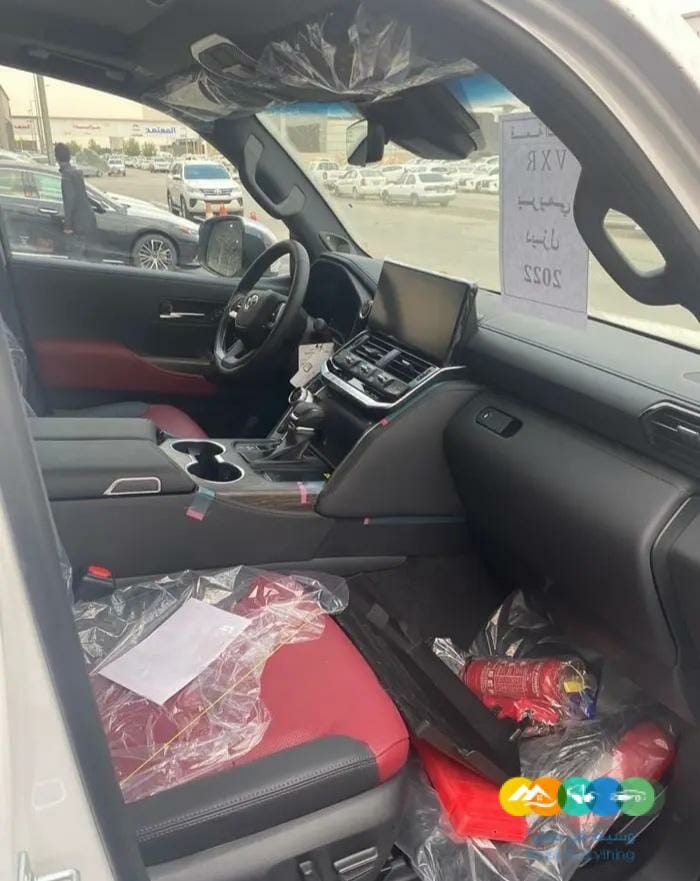 تويوتا V X R 2022 فل ( مباعة )