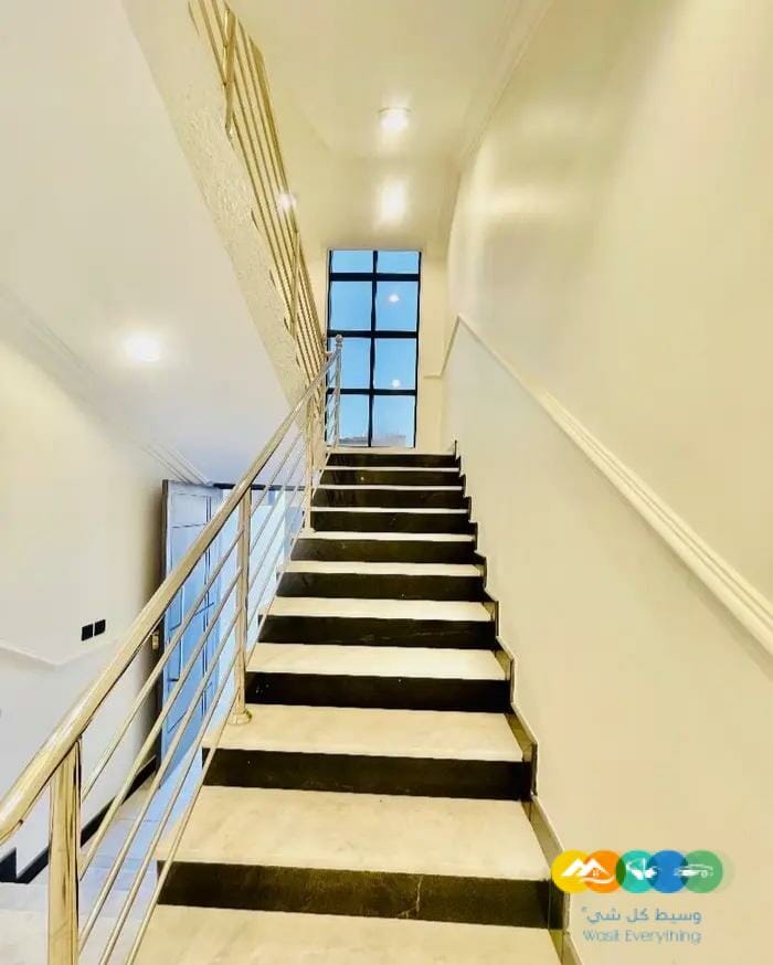 دور ارضي وروف علوي للبيع