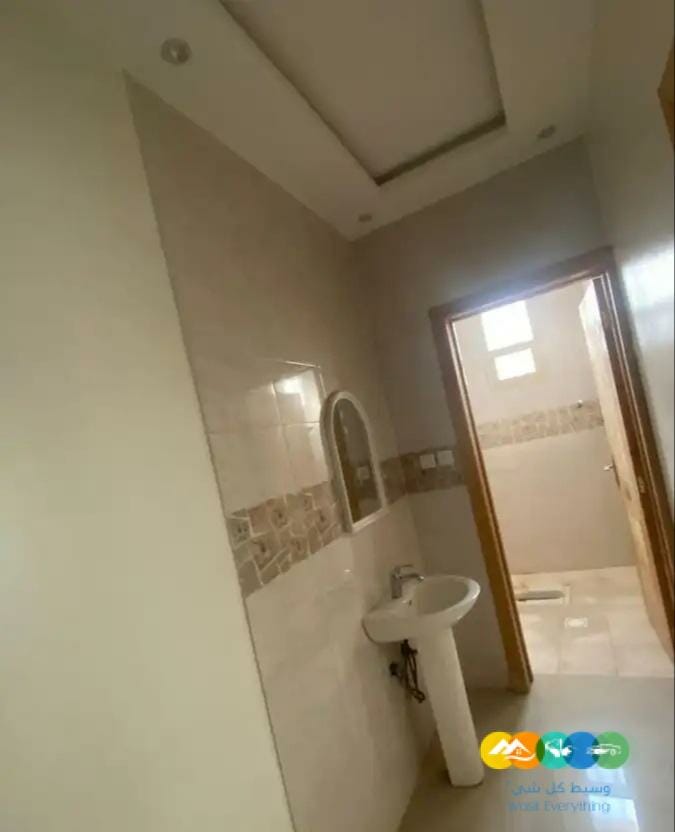 شقة 3 غرف وملحقاتها بحي طويق