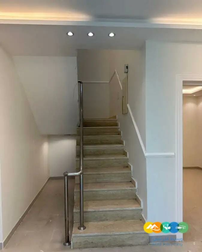 للايجار شقه دورين في عمارة