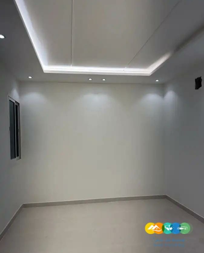 للايجار شقه دورين في عمارة