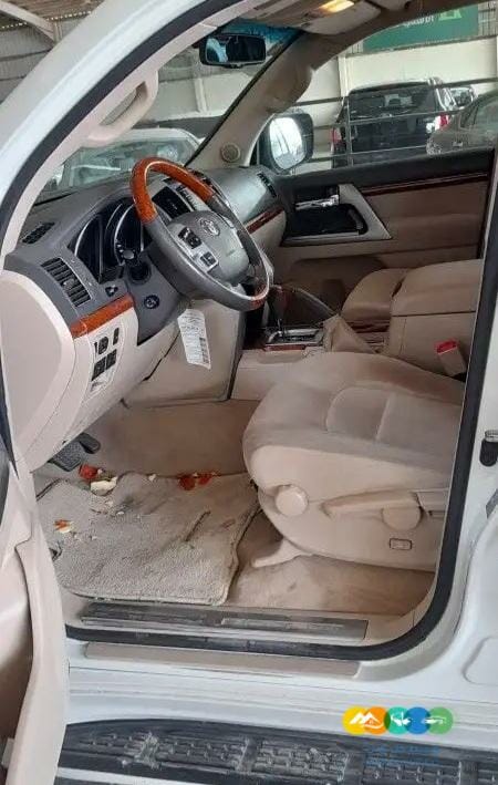 تويوتا في اكس ار 2012