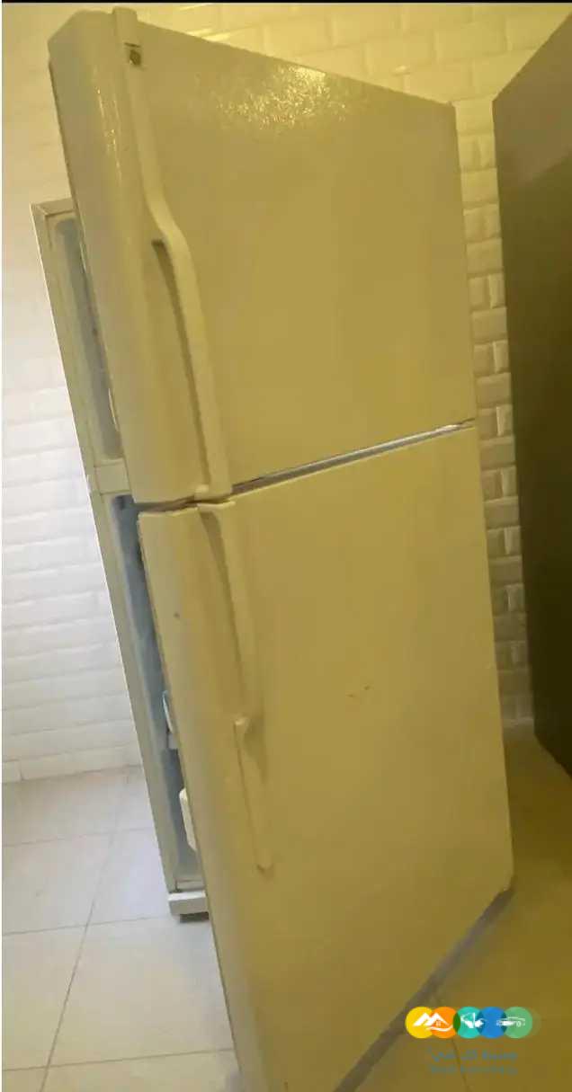 ثلاجه و فرن للبيع / تم البيع الله يبارك