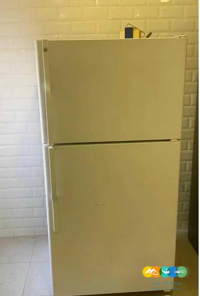 ثلاجه و فرن للبيع / تم البيع الله يبارك