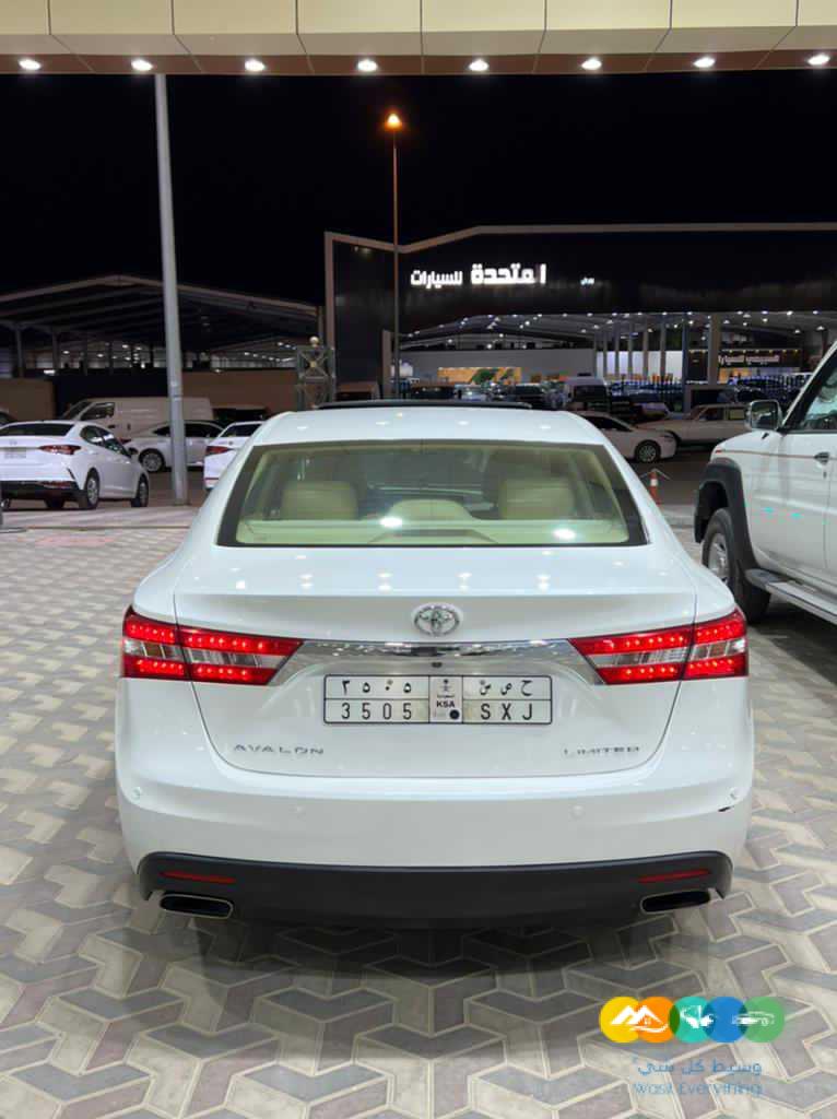 تويوتا افالون للبيع