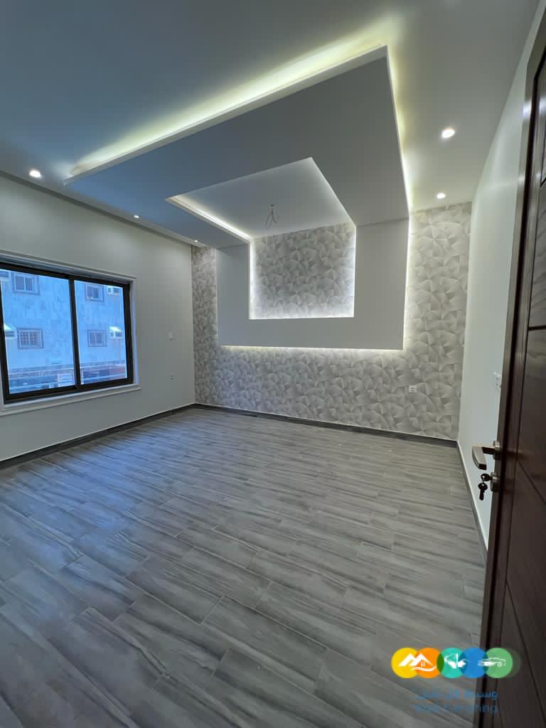 شقه 5 غرف جديده للبيع جاهزة