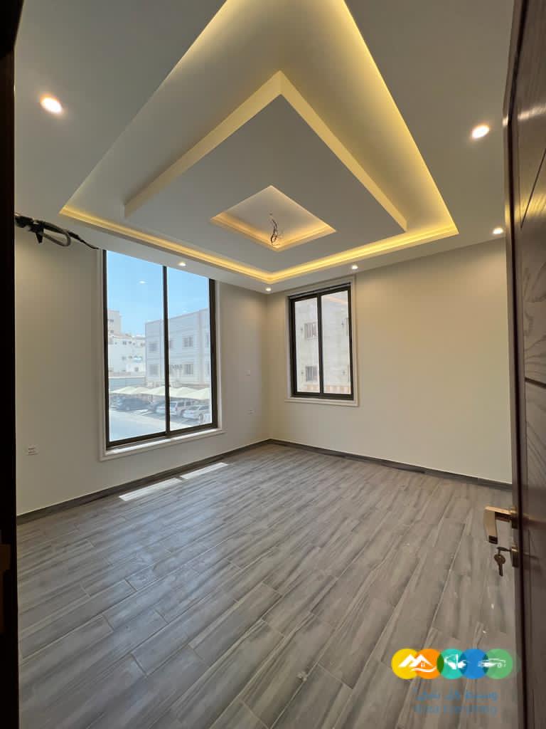 شقه 5 غرف جديده للبيع جاهزة