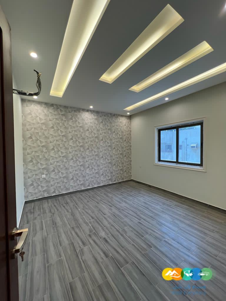 شقه 5 غرف جديده للبيع جاهزة